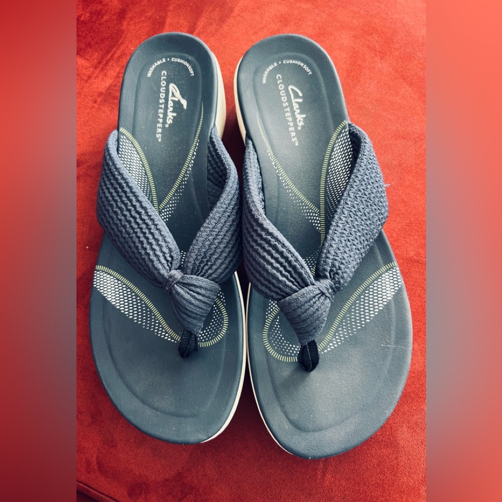Clarks Cloudsteppers Fabric Topped Navy Flip Flops